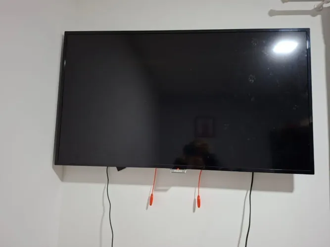 R$770 TV com suporte e Amazon Fire Stick incluso