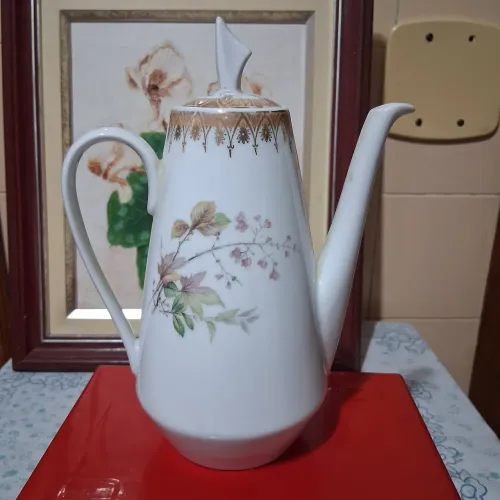 Bule/ leiteira com tampa, Porcelana Steatita floral