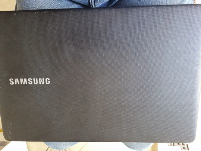 Notebook Samsung com quebrado no abrir e fechar e algumas teclas não funcionam