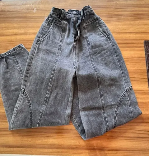 Calça Jeans cinza escura - TAM 36