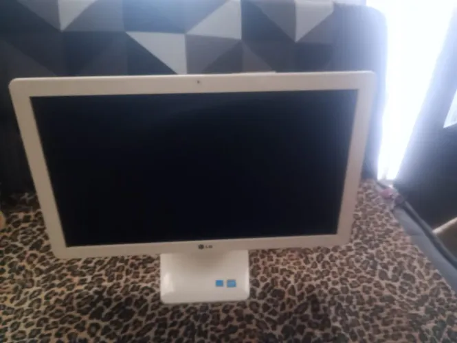 Vendo computador com CPU embutida