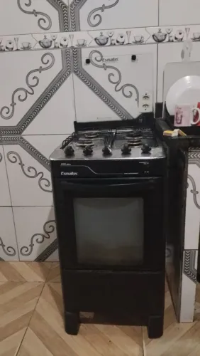 Estou vendendo esse fogão abaixo do preço que comprei, pois um dos pés de trás está ruim
