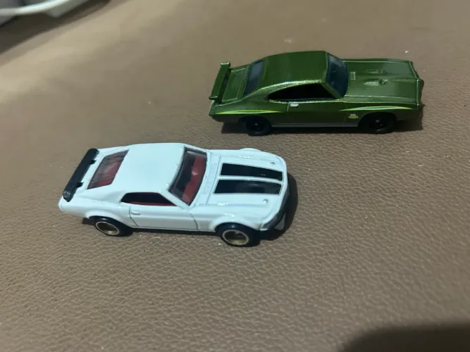 Vendo Ford Mustang de velozes e Pontiac GTO silver series