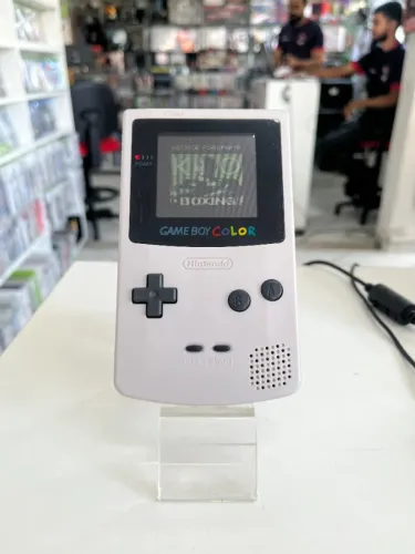 CONSOLE GAME BOY COLOR BRANCO GELO + 1 CARTUCHO SORTIDO SEMINOVO - NINTENDO