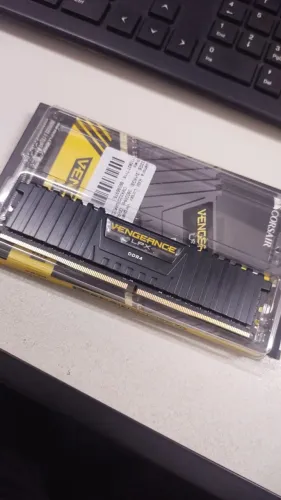Memoria ram 16gb Corsair ddr4 3600hz ( pouco tempo de uso , APENAS PIX) 