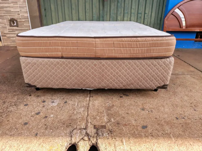 Vendo cama box de casal com colchão