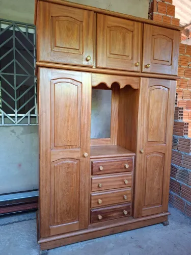 Guardar roupa madeira de cerejeira