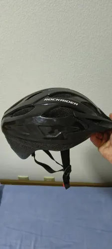 Capacete de bike e bolsa suporte