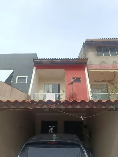 Casa à Venda Alto Padrão em Ipitanga: 3 suítes, varandas e piscina privativa