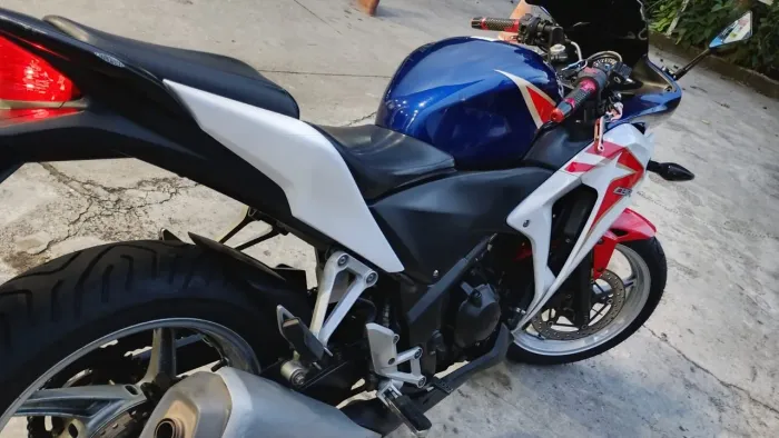 HONDA CBR 250R