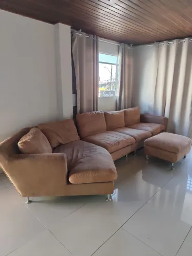 Sofá de canto + pufe