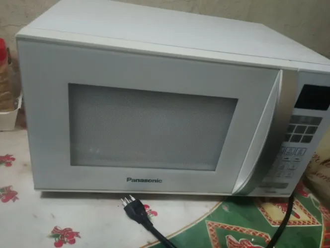 Micro-ondas Panasonic Piccolo NN-ST35HW - Para retirada de peças 