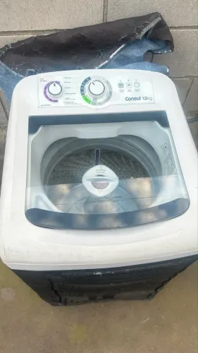 Máquina de lavar Eletrolux 12 kg com sensor de água quebrado