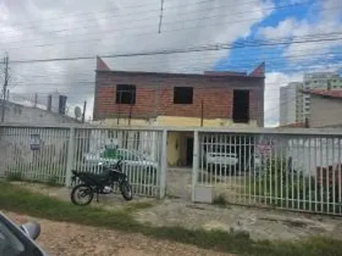 Excelente Casa Comercial a venda em TERESINA