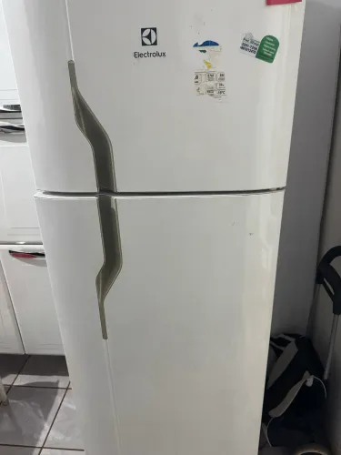 Vendo geladeira Eletrolux 