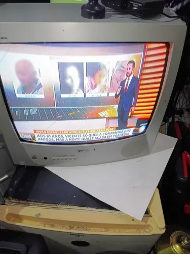 Tv de tubo 20 polegadas e de 14 frigobar seminovo entrega cartão 