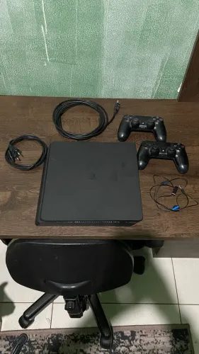 PS4 Slim 1TB + 2 Controles Originais + Caixa + Fone original PlayStation | Recém Revisado