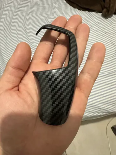 Manopla e botão Start/Stop em fibra de carbono