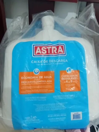 Caixa de descarga nova na embalagem