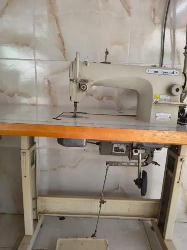 Máquina de costura profissional