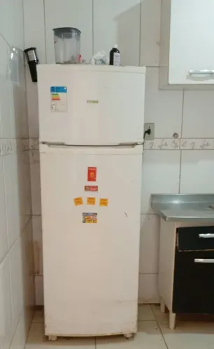 Vende -se uma geladeira Consul