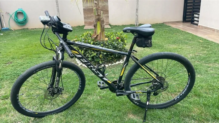 Vendo bicicleta   Aro 29, freio a disco, com velocímetro, kit câmera