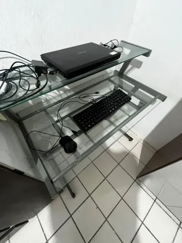Mesa de vidro + cadeira