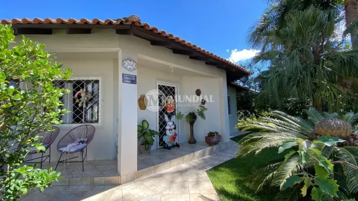LINDA CASA COM PATIO GRANDE BAIRRO TABULEIRO