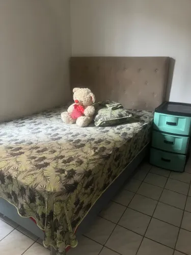 Cama casal más gaveta de plástico 