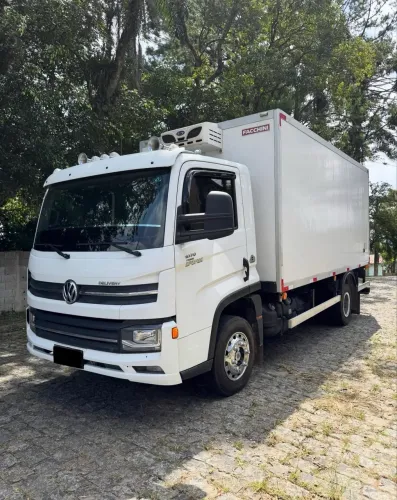 Caminhão Delivery 9-170 Baú Refrigerado