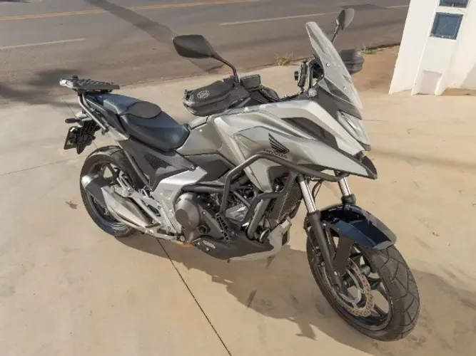 Honda NC 750X DCT 2024 - 4.624km Semi-Nova + Baú Alumínio 59L + Acessórios Scam