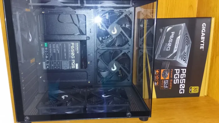 Gabinete da like.tec,com 7 fans sem RGB e fonte da gigabyte de 650w 80 plus Gold.