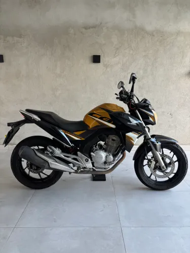 CB 250 Twister - IMPECÁVEL- Não tem detalhes