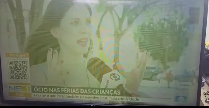 Vende se uma tv de 43 polegadas com problema na imagem dela nas se tiver interesse 