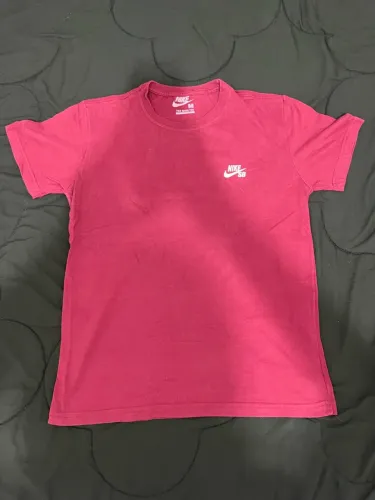  Camiseta Nike SB vermelha - M