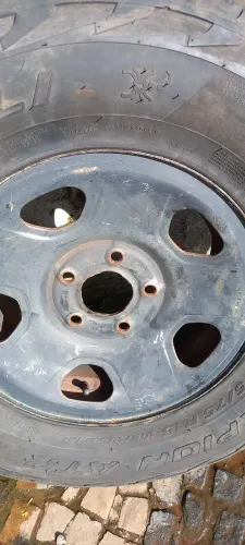 roda da D20 com pneu aro 15
