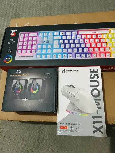 Kit Gamer Completo Monitor LG UltraGear 180Hz + Teclado Mecânico + Mouse Attack Shark x11