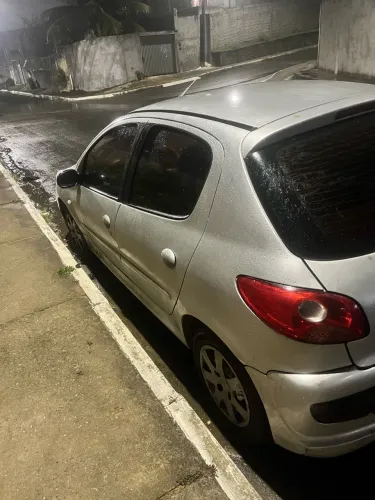 Peugeot 207 XR 1.4 Flex 8V 5P 2011