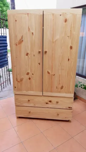 Guarda roupa de madeira sob medida