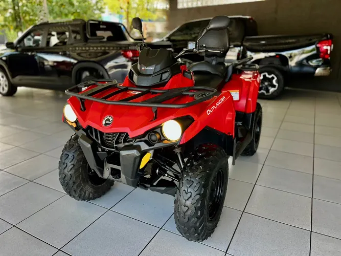 BRP Outlander L 570 4X4 Quadriciclo