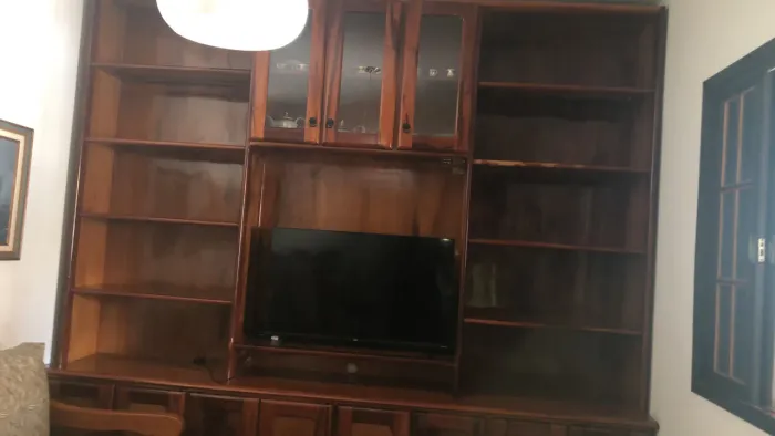 Vendo estante de madeira maciça