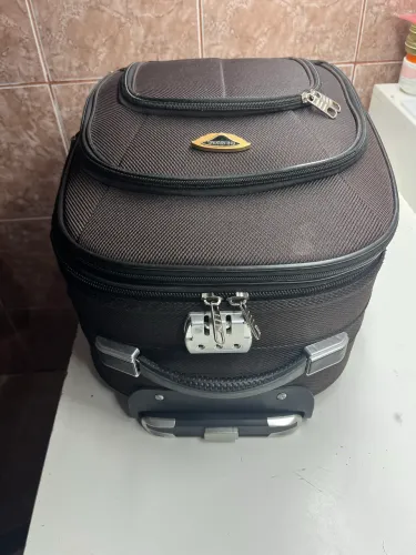 Mala média para viagem