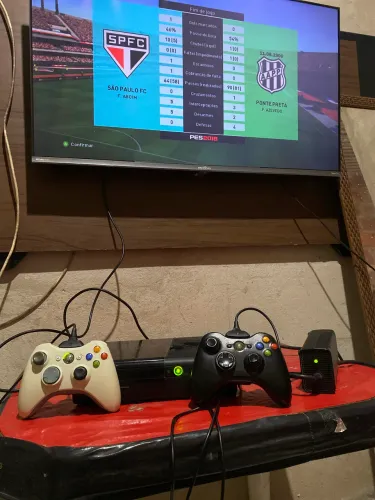 Vendo Xbox 360 com 2 controles originais, fonte original, desbloqueado pelo aurora