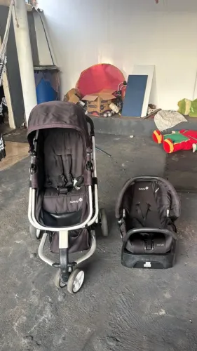carrinho de bebê com bebê conforto safety 1st Trio, 0 a 15kg, Black & Silver