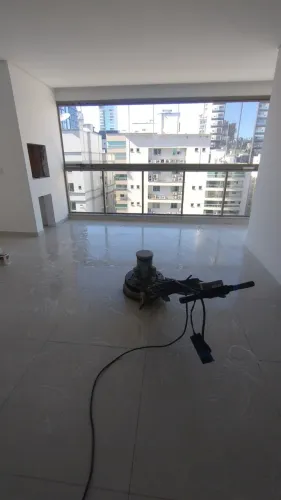 Polimento, limpeza de  pisos,mármores, granitos, porcelanato e outros.