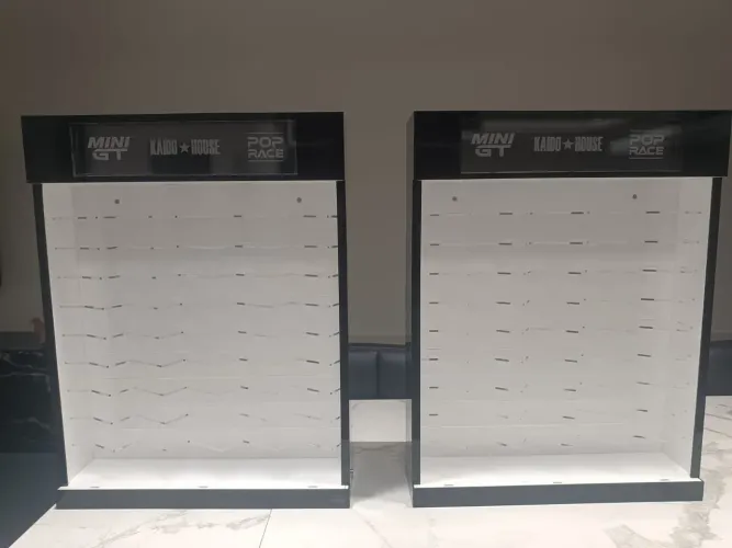 2 Expositores Premium personalizado com led 1/64