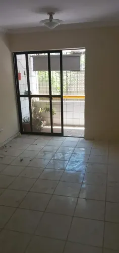 Excelente Apartamento Proximo ao Supermercado Leão. No Inicio da Rua Principal. Proximo de