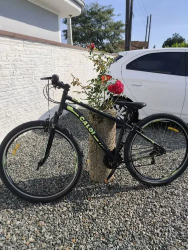 Bicicleta Caloi Velox com marchas e suspensão - Ótimo estado