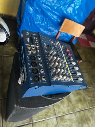 Mesa de som amplificada zerada