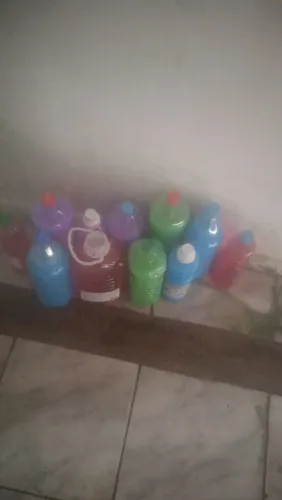 Produtos de limpeza desinfetante, detergente
